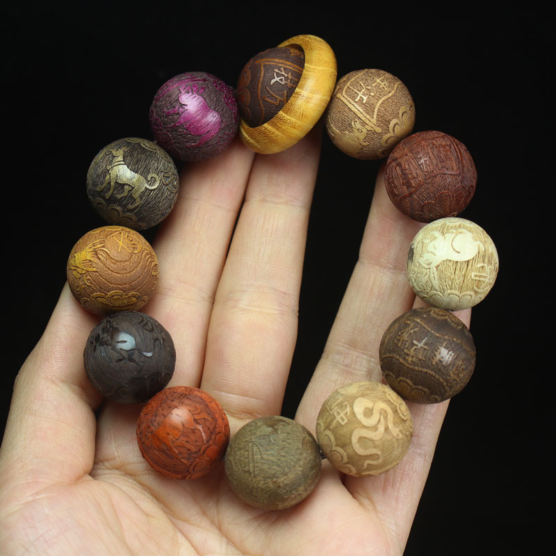 Running Gear In A Car - Ethnic style sandalwood Buddhist bracelet, twelve